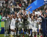 Jugadores de LDU Quito celebran al ganar la Copa Sudamericana frente a Fortaleza