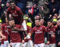 Jugadores de AC Milan celebrando el triunfo.