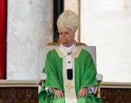 El papa oficiando misa en el Vaticano.