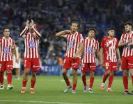 Los jugadores del Atlético de Madrid tras el partido de la primera jornada de LaLiga que RDC Espanyol y Atlético de Madrid jugaron este domingo en el RCDE Stadium.