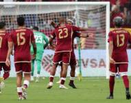 Jugadores de Venezuela celebran un gol este viernes, en un partido por las Eliminatorias Sudamericanas para el Mundial 2026