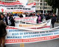 Los manifestantes asisten a un mitin como parte de una huelga general nacional de 24 horas en el centro de Atenas, Grecia, 9 de abril de 2025.