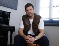 El músico Pablo Alborán durante una entrevista con la Agencia EFE con motivo de la presentación de su sencillo 'Clickbait', del que será su próximo disco y en el que, además de probar un giro en su estilo musical habitual, condena los vicios del mal periodismo.