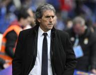 El entrenador del Real Oviedo, Guillermo Almada, durante el encuentro de Liga que disputaron Real Oviedo y Celta de Vigo en el estadio Carlos Tartiere de Oviedo.