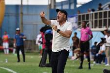 Entrenador de Emelec, Guillermo Duró, en un partido por la LigaPro