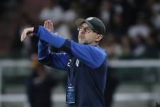 El entrenador de Independiente del Valle, Javier Rabanal, da indicaciones en el partido contra Once Caldas por Copa Sudamericana