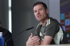 El técnico del Real Madrid, Xabi Alonso, durante la rueda de prensa posterior al entrenamiento del equipo este lunes en Valdebebas.