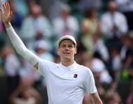 El tenista italiano Jannik Sinner celebra la victoria en cuartos de final ante el estadounidense Ben Shelton en Wimbledon, Reino Unido.
