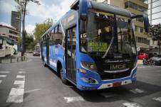Quito, 05 de enero de 2021. Buses de Transporte Urbano en el sector de La Mariscal. APIFOTO/Juan Ruiz Condor