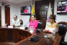 Diana Atamaint, presidenta del CNE, durante la rueda de prensa de la tarde de hoy.