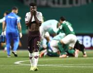 Leonel Quiñónez se lamenta al final del partido de vuelta por la semifinal de la Copa Libertadores entre Palmeiras y Liga de Quito en el estadio Allianz Parque.