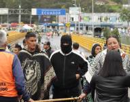 Frontera Ecuador-Colombia: segundo día de bloqueo del puente de Rumichaca por protestas indígenas