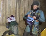 Captura de video facilitado por el Grupo de Actividades Espeleológicas de Motril que muestra a la deportista de élite, alpinista y escaladora Beatriz Flamini instantes antes de salir de la cueva, donde permaneció sola durante 500 días a 70 metros de profundidad, este viernes en Motril. EFE/Grupo de Actividades Espeleológicas de Motril