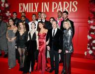 Elenco de Emily en París en el Grand Rex de París, el 15 de diciembre de 2025.
