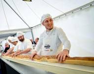 Panaderos con el baguette