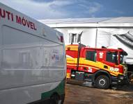 Fotografía que muestra vehículos de emergencia tras un incendio en el Centro de Convenciones Hangar donde se realiza la COP30 este jueves, en Belém (Brasil). EFE/ Andre Borges