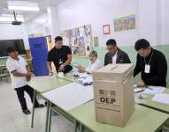 La segunda vuelta de las elecciones presidenciales de Bolivia comenzó este domingo.