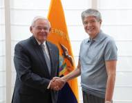 Foto del presidente Guillermo Lasso con Bob Menéndez, el presidente del Comité de Relaciones Exteriores del Senado de Estados Unidos.