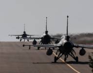 Fotografía de archivo de aviones de combate F16.