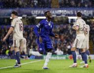 Moisés Caicedo celebrando después de anotar el segundo gol de la victoria del Chelsea