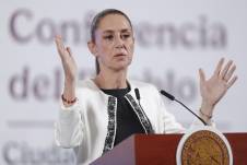 La presidenta de México, Claudia Sheinbaum, habla durante su conferencia matutina en Palacio Nacional de la Ciudad de México (México).