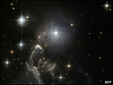 Choque de mundos en un sistema solar doble