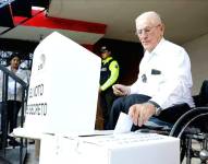 Edmundo Merizalde realizó el voto en casa, en Quito.