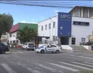 Imagen de los exteriores de la Unidad Policial Comunitario, donde un policía mató a su pareja, también agente, el sábado 22 de junio.