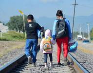 Tres menores de edad migran a Estados Unidos.