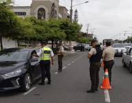 La Policía detuvo a dos tipos que tienen historial delictivo y que portaban armas con ellos.