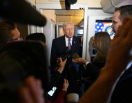 “La respuesta es sí, dijo Trump cuando se le preguntó si había hablado con Maduro cuando dialogaba con la prensa a bordo del Air Force One de regreso a la capital estadounidense.