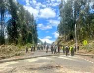 Gobierno retira a la Fuerza Pública de las vías bloqueadas en Ecuador.
