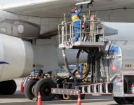 Petroecuador tenía previsto importar 40.000 barriles de gasolina de aviación (AVGAS).