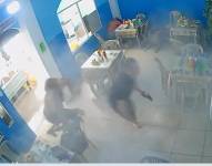 Imagen de un ataque armado en una picantería de Urdenor, norte de Guayaquil.