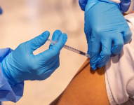 Datos de la Organización Mundial de la Salud (OMS) indican un descenso en la vacunación contra el covid-19 a nivel global.