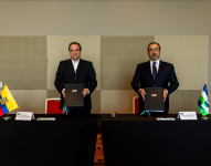 Simón Cueva, ministro de Economía y Finanzas, y Sergio Díaz-Granados, presidente ejecutivo de la CAF.