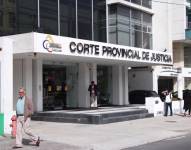 Exteriores de la Corte Provincial de Justicia de Pichincha.