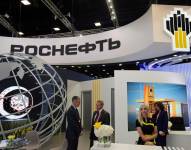 La congelación de activos de oligarcas y bancos rusos y su exclusión de los mercados internacionales tiene consecuencias inmediatas. EFE