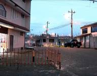 Los vecinos de Cutuglahua están asustados por el asalto reportado al interior de un local comercial.