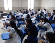 Imagen del 6 de abril de 2022. Estudiantes del colegio Guayaquil, en el Puerto Principal, retomaron este año sus clases presenciales.