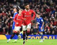 Marcus Rashford (c) fue la figura del Manchester United al asistir y marcar en la victoria sobre el Everton por la FA Cup.