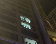 En el hotel Holiday In Express, en la Ciudad de México, una mujer se lanzó del séptimo piso.