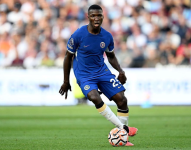 Moisés Caicedo en el debut con el Chelsea