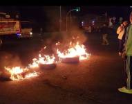 Foto subida por el ECU 911 sobre una de las vías cerradas a las 22:00 del lunes 22 de septiembre del 2025.