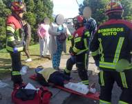 Las personas heridas por un arrollamiento reciben atención prehospitalaria.