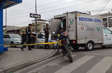 Los uniformados cerraron un tramo de la Casuarina para poder realizar su labor.