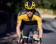 Tom Dumoulin, rival de Richard Carapaz y líder del Jumbo-Visma, ha abandonado el Giro de Italia en la decimocuarta etapa, tras hora y media de carrera.