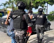 Esmeraldas | La Policía capturó a dos presuntos implicados en el delito de tenencia y porte de armas