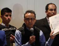 Zurita duranta una rueda de prensa en Guayaquil.