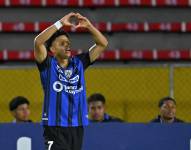 Patrik Mercado, el volante de Independiente del Valle, celebra uno de sus dos goles a Vaco Da Gama por el partido de ida de los playoffs de la Copa Sudamericana